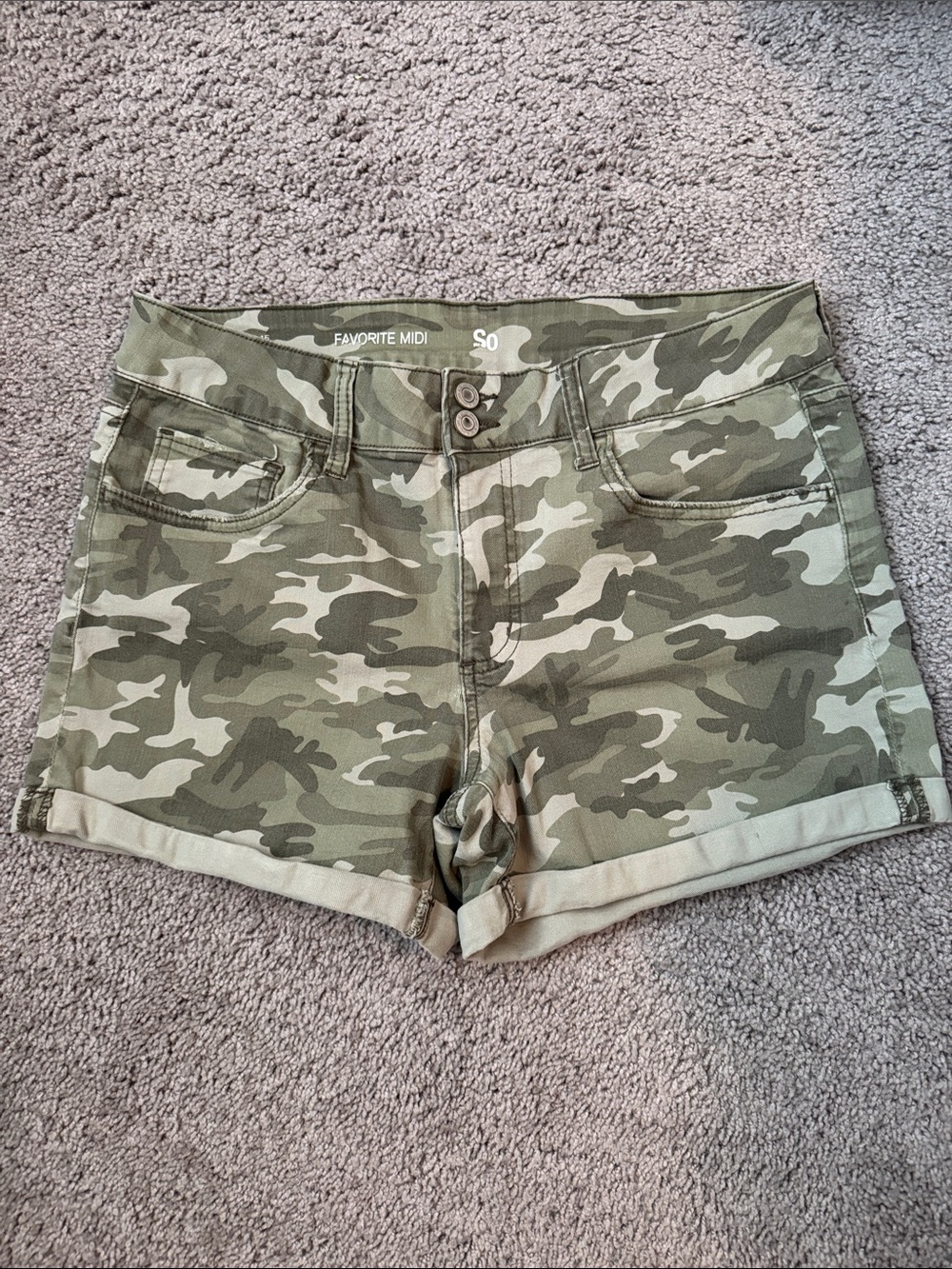 SO Women's Camo Roll-Hem Shorts - Olive